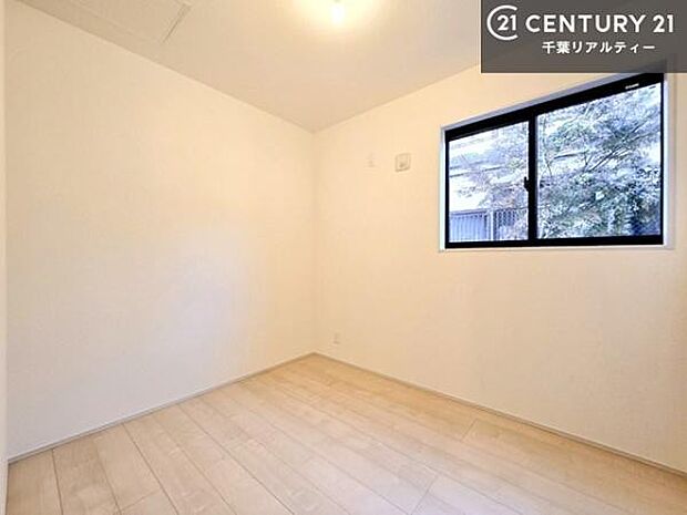 シンプルにデザインされているため、家具を選びません!お気に入りの家具を置いてくつろげる空間を作ることができます。