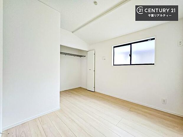 シンプルにデザインされているため、家具を選びません!お気に入りの家具を置いてくつろげる空間を作ることができます。