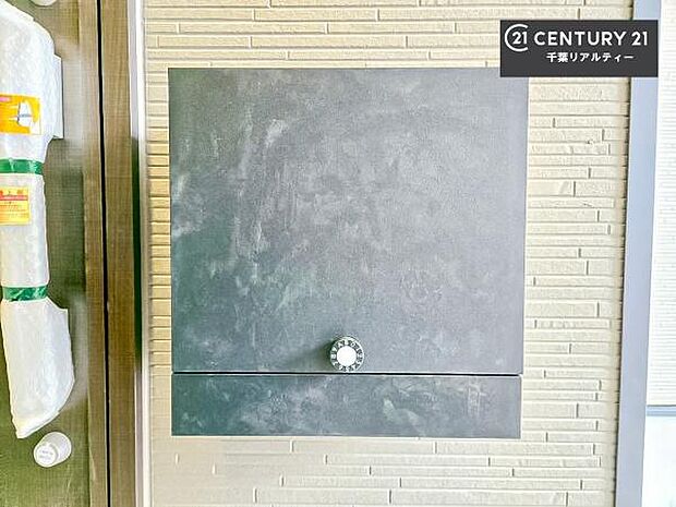 郵便ポスト付きで不在時でも荷物が受け取れてとっても便利!家にいなきゃいけないストレス回避!再配達の手間が省けます!