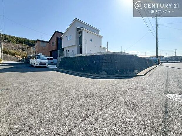 明るく開放的な角地でちょっと贅沢なお住まいをしませんか。