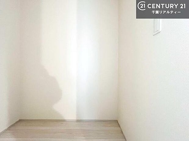 住空間をすっきり使うためには必須ポイントの収納スペースですよね。是非現地でご確認ください!