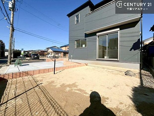 陽当たり良好なお庭です!晴れた日には青い空を見渡せる開放的な時間を楽しめます。ガーデニングや家庭菜園も楽しめます!