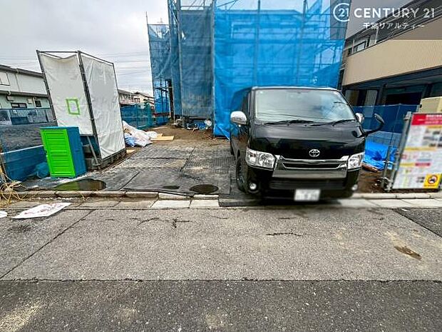駐車スペースは3台分あります!(オプション)セカンドカーはもちろん、バイクや自転車なども置き場所に困りません。