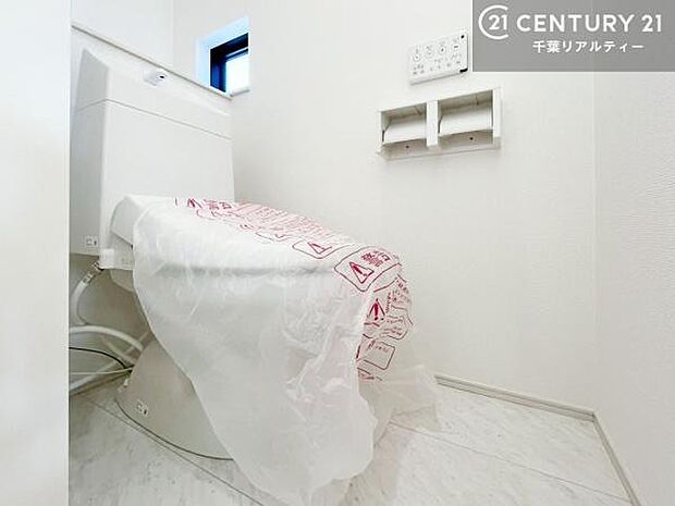 1・2階にトイレがございます!朝の忙しい時間帯も待たずにすみそうですね。白を基調とした清潔感のあるトイレでお手入れがしやすいです!【現地見学会開催中】