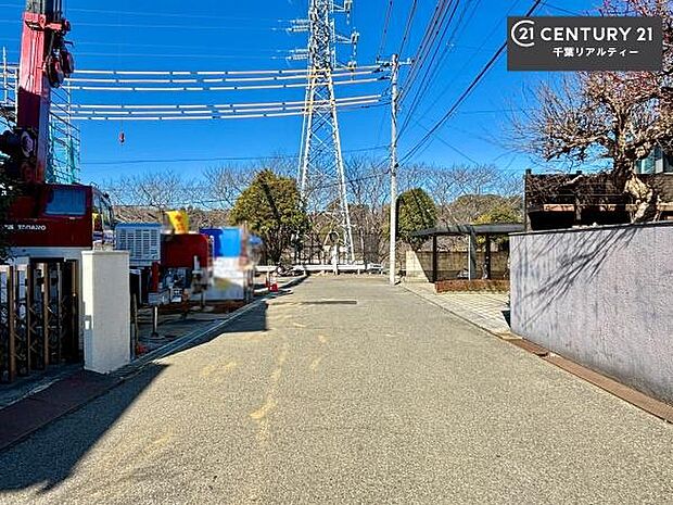 気になるお子様の学校までの道のりや駅までのルート、お買い物の場所などもご一緒にご案内いたします!
