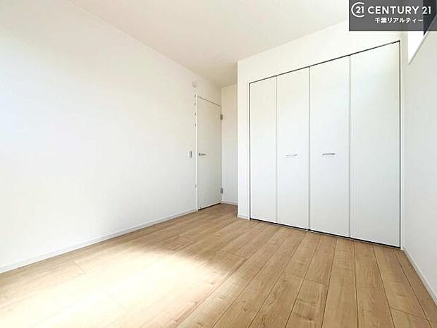 シンプルにデザインされているため、家具を選びません!お気に入りの家具を置いてくつろげる空間を作ることができます。