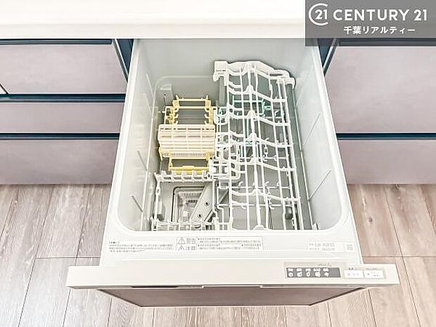 食洗機付きのキッチンです!忙しい時や手荒れ防止として大変活躍する便利な仕様です!ビルトインなのでキッチンの場所を取らず調理スペースを広く使うことが出来ます!