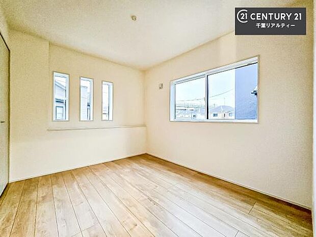 落ち着いたデザインと機能性を兼ね備えたリノベーション物件。温もりある素材と上品な空間づくりで、住む人の毎日を豊かにしてくれます。