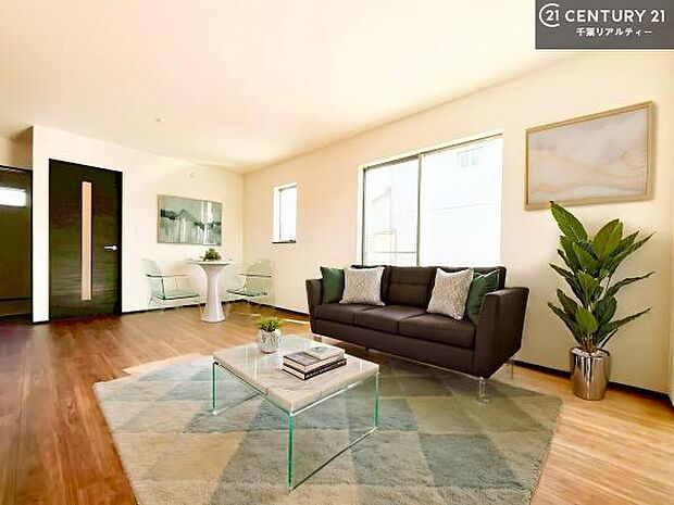 家具はCGパースです。開放感のある広々LDK！ソファーやダイニングテーブルを置いても窮屈にならないので快適に過ごせます！