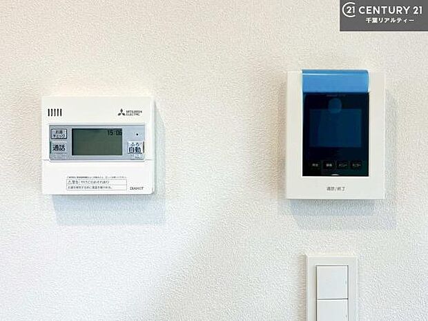 TVモニター付きインターホンでお子様のお留守番中なども安心ですね。ボタンひとつでお風呂の準備がととのう！オートバスつき。