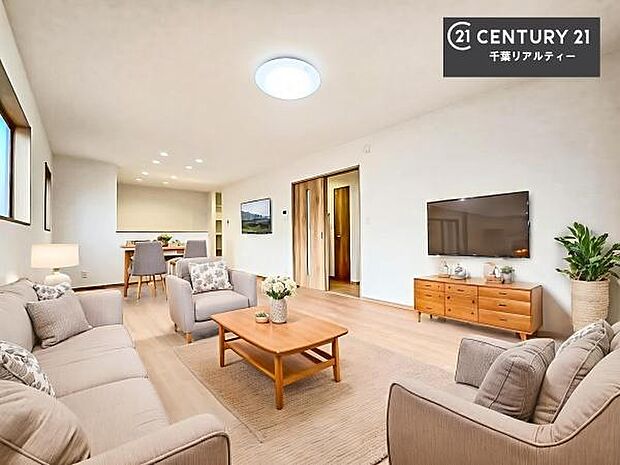 家具はCGパースです。心地良いリビングは家族が自然と集まります。家族団欒の時間が増えそうです。ご家族と、より一層充実した時間を過ごせそうですね。