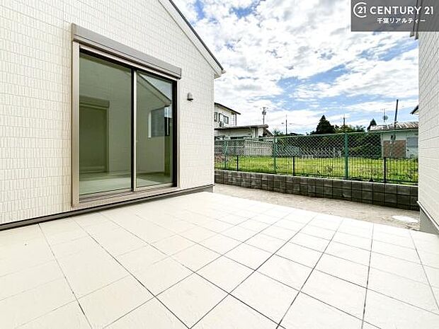 陽当たり良好なお庭です!晴れた日には青い空を見渡せる開放的な時間を楽しめます。