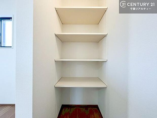 パントリー付き!お米や飲料水、食材のストックもスッキリ整頓することができます!是非現地でお確かめください。