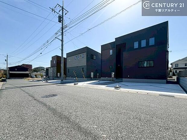 周辺環境や、お客様のご希望に合った物件も一緒にご案内を致します。住宅ローンアドバイザーによるご相談も承ります。当社はお問い合わせに即対応します!お待たせしません!