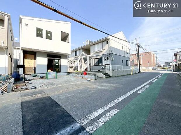 周辺環境や、お客様のご希望に合った物件も一緒にご案内を致します。住宅ローンアドバイザーによるご相談も承ります。当社はお問い合わせに即対応します!お待たせしません!