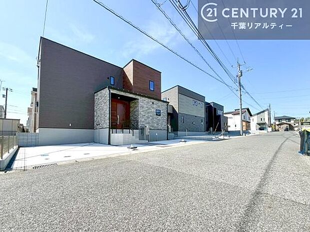 周辺環境や、お客様のご希望に合った物件も一緒にご案内を致します。住宅ローンアドバイザーによるご相談も承ります。当社はお問い合わせに即対応します!お待たせしません!