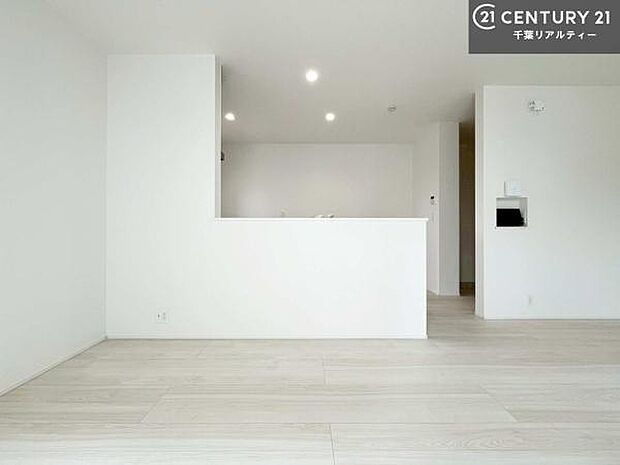 広々ダイニングスペース!ゆったりお食事。笑い声響く楽しい時間が過ごせます。日々の疲れも癒されます!