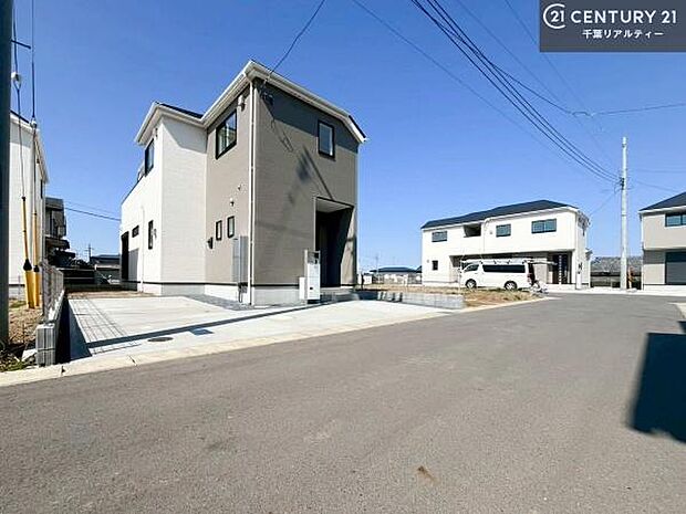 周辺環境や、お客様のご希望に合った物件も一緒にご案内を致します。住宅ローンアドバイザーによるご相談も承ります。当社はお問い合わせに即対応します!お待たせしません!