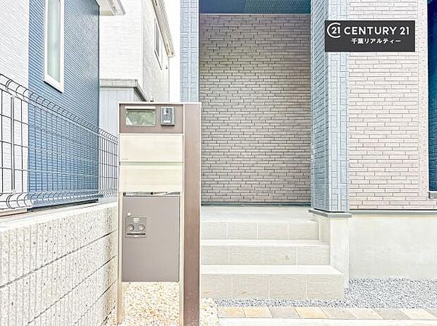 小学校徒歩約1分でお子様の通学の安心!その他生活利便施設が周辺に充実しております!周辺環境のご案内もいたしますのでお気軽にお問い合わせください!!