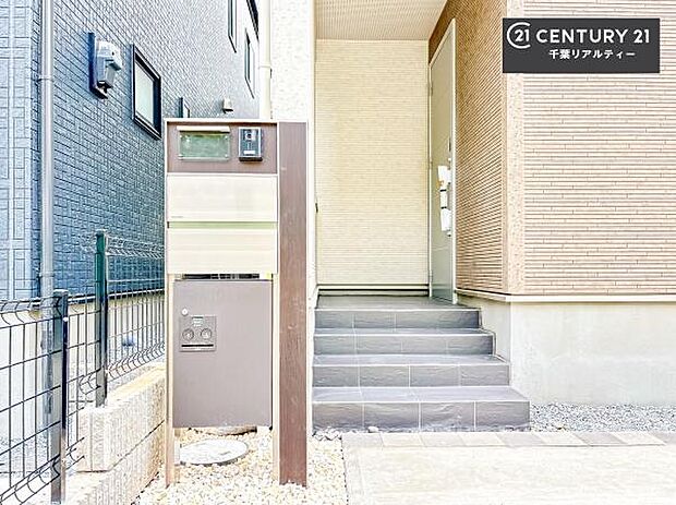 小学校徒歩約1分でお子様の通学の安心!その他生活利便施設が周辺に充実しております!周辺環境のご案内もいたしますのでお気軽にお問い合わせください!!