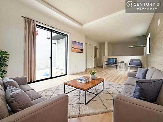 家具はCGパースです。開放感のある広々LDK!ソファーやダイニングテーブルを置いても窮屈にならないので快適に過ごせます!コミュニケーションが取りやすいリビングです!