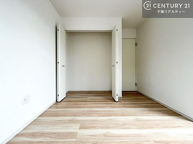 各居室収納付き!急なお客様が来客しても散らかったお部屋をサッと片付けられます!お部屋のスペースが生まれゆとりあるお部屋を演出することが出来ます!