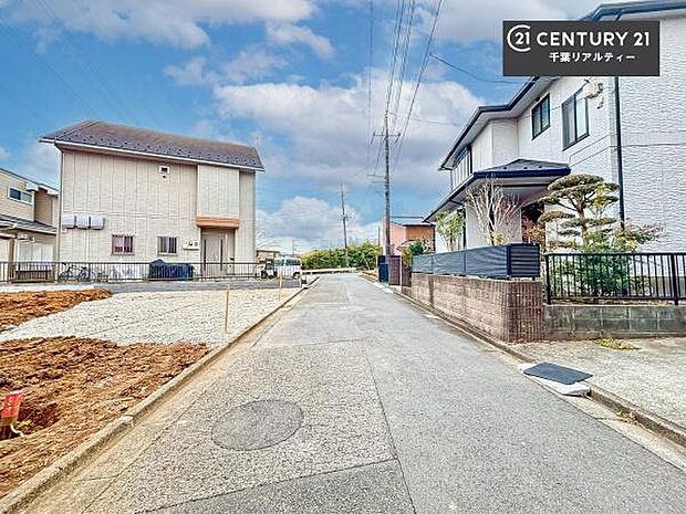 気になるお子様の学校までの道のりや駅までのルート、お買い物の場所などもご一緒にご案内いたします!