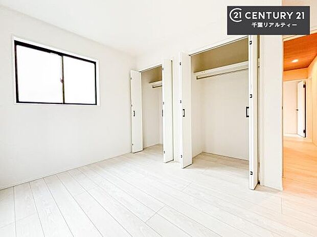 収納スペースがしっかり確保されているため、おもちゃや学用品もサッと片付き、いつでもスッキリ。綺麗な空間が保てます!