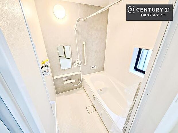 落ち着きある大人の雰囲気のバスルームは、味が出ていてバスタイムが充実!お仕事頑張っているご褒美にお好みの匂いの入浴剤を入れて、楽しんでみてはいかがでしょうか?