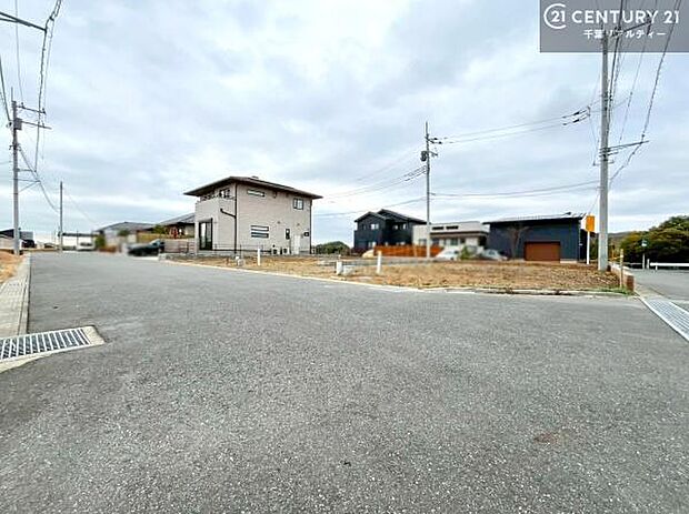 気になるお子様の学校までの道のりや駅までのルート、お買い物の場所などもご一緒にご案内いたします!