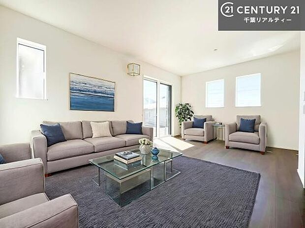 家具はCGパースです。心地良いリビングは家族が自然と集まります。家族団欒の時間が増えそうです。ご家族と、より一層充実した時間を過ごせそうですね。