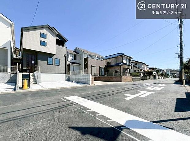 周辺環境や、お客様のご希望に合った物件も一緒にご案内を致します。住宅ローンアドバイザーによるご相談も承ります。当社はお問い合わせに即対応します!お待たせしません!