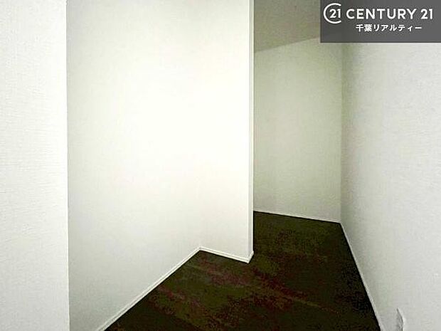 パントリー付き!お米や飲料水、食材のストックはもちろん、調理家電もスッキリ整頓することができます!