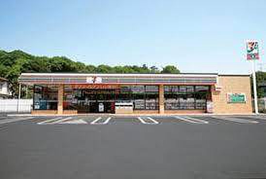 セブンイレブン木更津下烏田店まで2149m