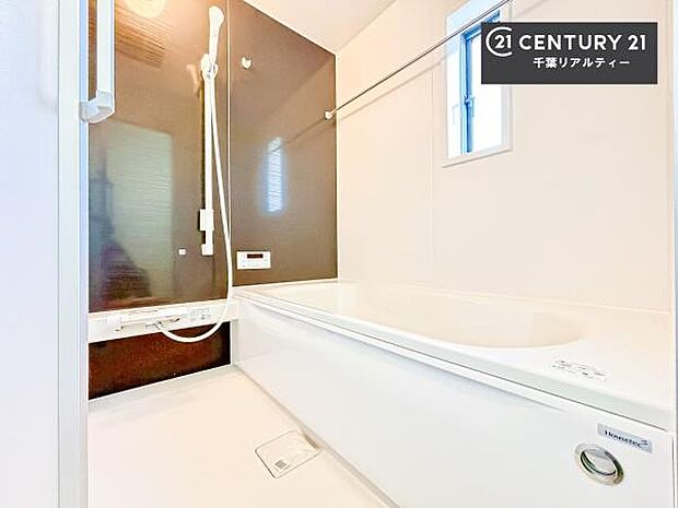 1日の疲れをしっかりと癒してくれる浴室です。おうちの素敵なリラクゼーション場所です!