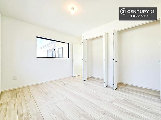 収納スペースがしっかり確保されているため、おもちゃや学用品もサッと片付き、いつでもスッキリ。綺麗な空間が保てます!