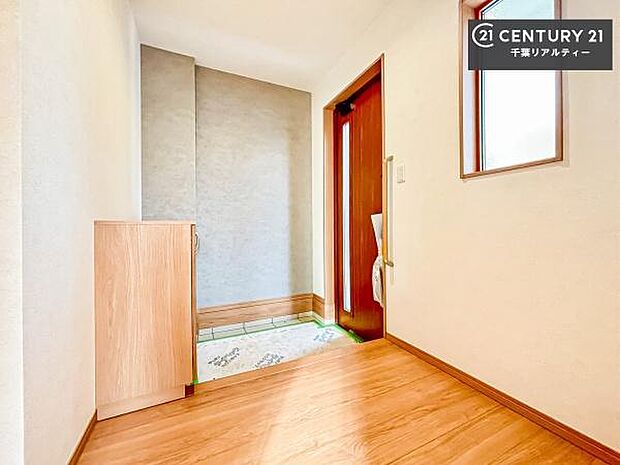 シューズボックス付き。玄関が片付きお掃除がしやすいです!スッキリした玄関で戸を開けた瞬間、清潔感のある心地いい空間が出迎えてくれます。