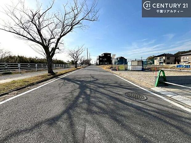 周辺環境や、お客様のご希望に合った物件も一緒にご案内を致します。住宅ローンアドバイザーによるご相談も承ります。当社はお問い合わせに即対応します!お待たせしません!