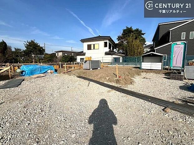 駐車スペースは2台分あります!セカンドカーはもちろん、バイクや自転車なども置き場所に困りません。