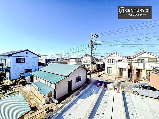 晴れた日には青い空を見渡せる開放的な時間を楽しめます。気持ちの良い風が通り抜ける街並みです!