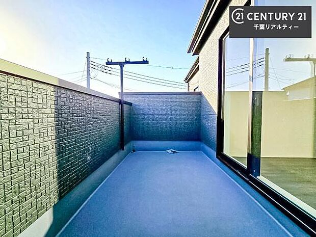 陽当たり良好なバルコニーです!晴れた日には青い空を見渡せる開放的な時間を楽しめます。