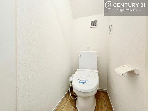 温水洗浄便座につき、冬場は便座が暖かくできるので冷たい便座に座らずに済む嬉しい仕様です!