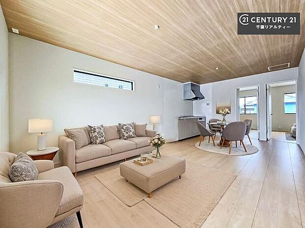 家具はCGパースです。大切な家族が集まるからこそLDKにはこだわりたい。子供たちが元気に笑いながら走り回っている姿を見た時が「広い家にして良かった」と思う瞬間です。