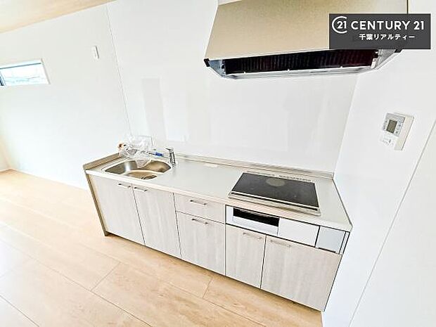 収納スペースが豊富で、調理スペースがスッキリと片付きひろ~く活用できます!快適に作業ができます!毎日の料理が捗ります!