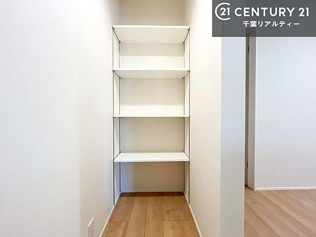 パントリー付き!お米や飲料水、食材のストックもスッキリ整頓することができます!是非現地でお確かめください。