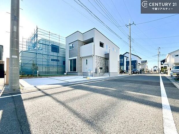 周辺環境や、お客様のご希望に合った物件も一緒にご案内を致します。住宅ローンアドバイザーによるご相談も承ります。当社はお問い合わせに即対応します!お待たせしません!