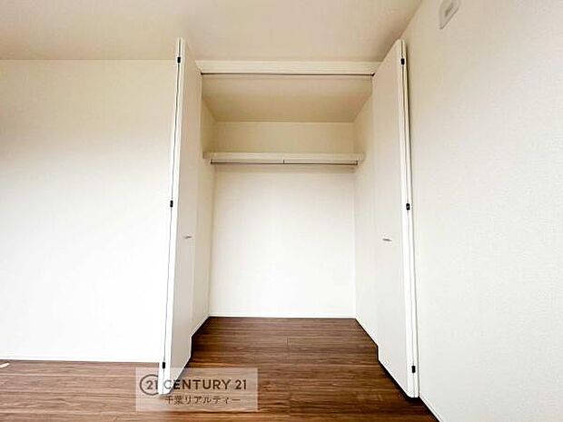 【同仕様写真】収納スペース充実しています!急なお客様が来客しても散らかったお部屋をサッと片付けられます!お部屋のスペースが生まれゆとりあるお部屋を演出することが出来ます!