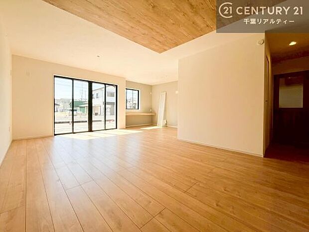 大切な家族が集まるからこそLDKにはこだわりたい。子供たちが元気に笑いながら走り回っている姿を見た時が「広い家にして良かった」と思う瞬間です。