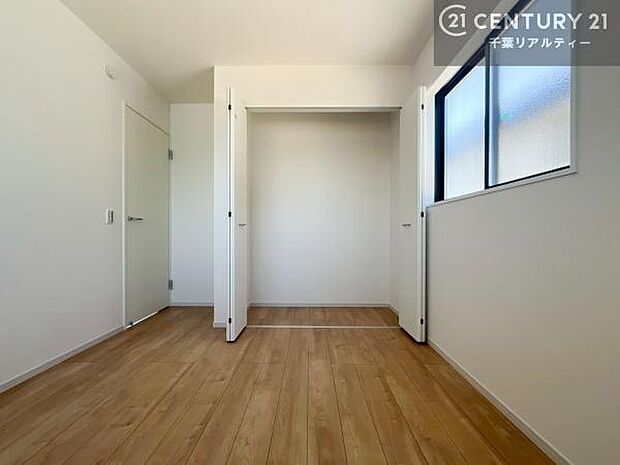 各居室収納付き!急なお客様が来客しても散らかったお部屋をサッと片付けられます!お部屋のスペースが生まれゆとりあるお部屋を演出することが出来ます!