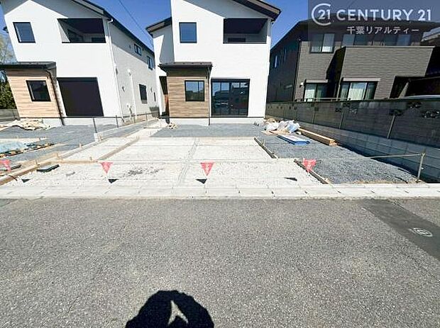 建築中!完成までお楽しみに!駐車スペース並列3台あります!(オプション)